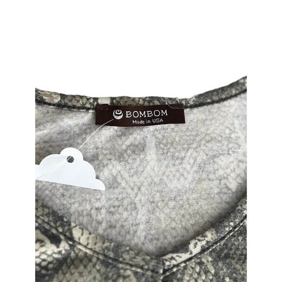 Bombom Women's Short Sleeve Snakeskin Print Shirt Top Blouse V-Neck Size… - Picture 2 of 13
